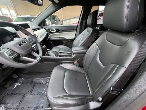 Used 2025 Jeep Compass Limited image 28