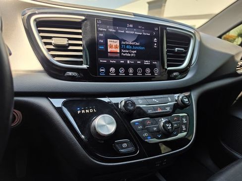 Used 2018 Chrysler Pacifica Touring-L Plus w/ S Appearance Package FWD image 52