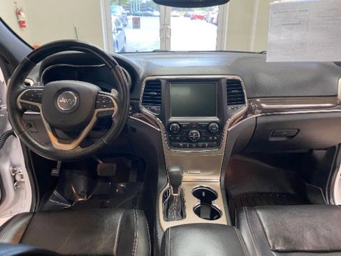Used 2017 Jeep Grand Cherokee Overland image 30