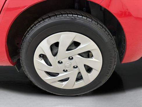 Used 2016 Toyota Prius C One image 7