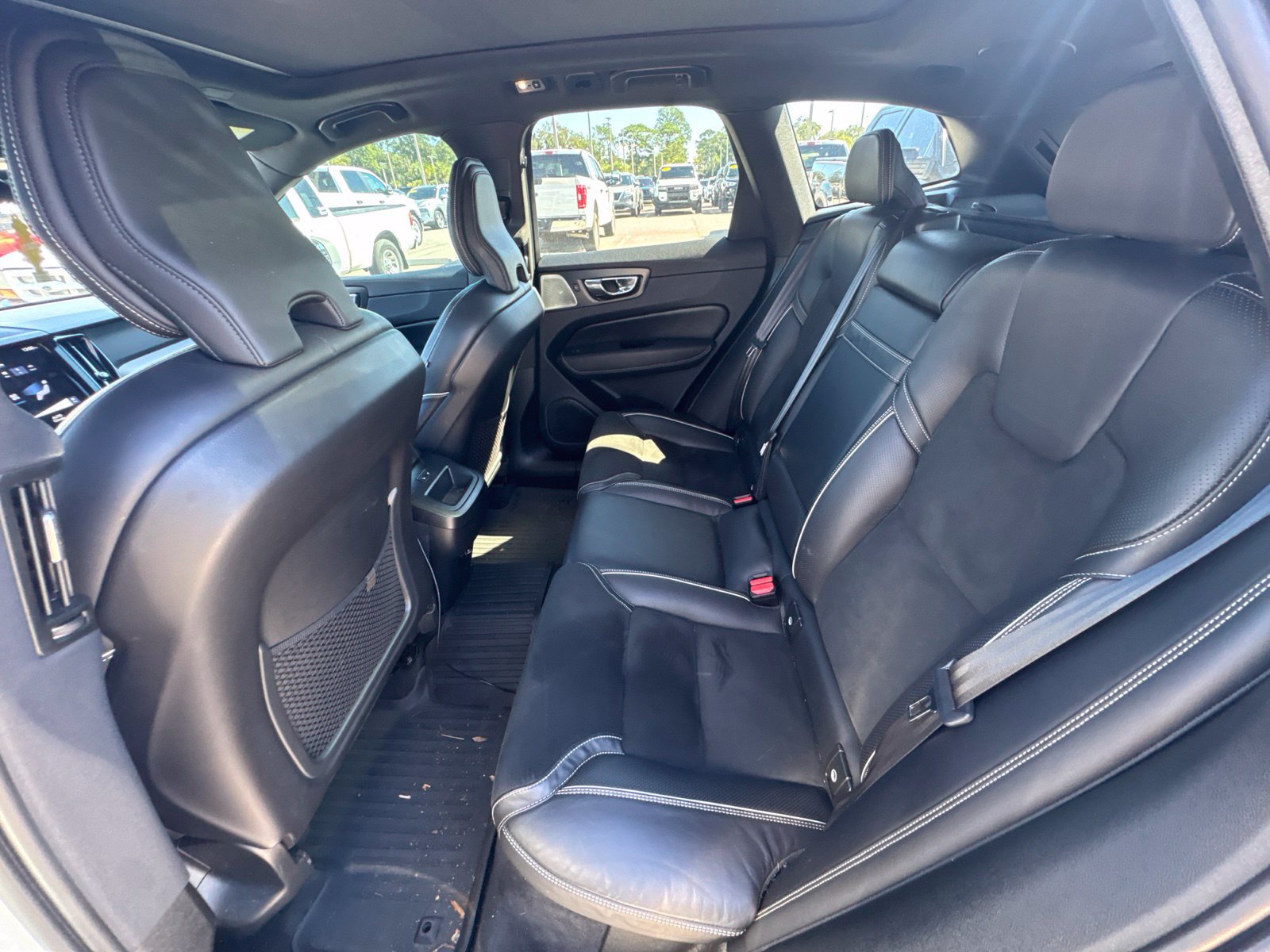 Used 2019 Volvo XC60 T6 R-Design w/ Protection Package Premier AWD/4WD image 18
