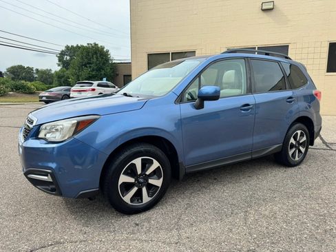 Used 2017 Subaru Forester 2.5i Premium AWD/4WD image 4