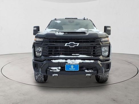 Used 2024 Chevrolet Silverado 2500 Custom w/ Custom Value Package image 2