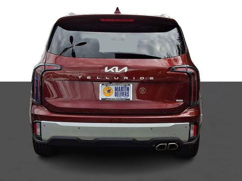 Used 2024 Kia Telluride EX w/ EX Captain's Chair Package image 5