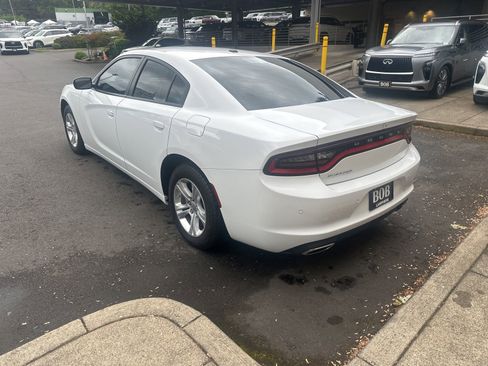 Used 2022 Dodge Charger SXT RWD image 3