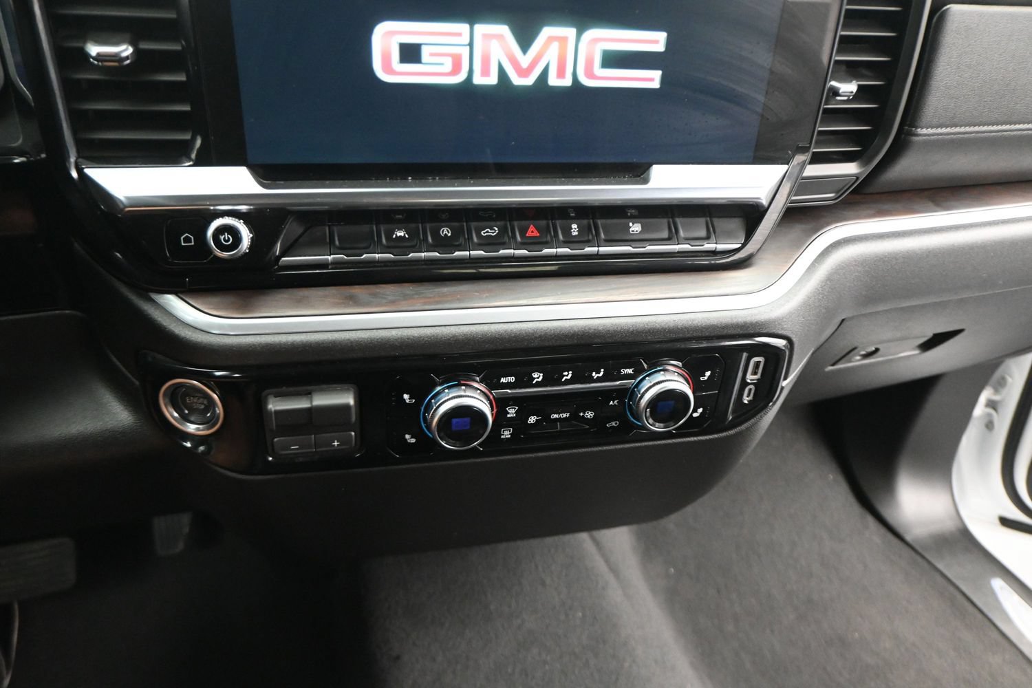 Used 2026 GMC Sierra 1500 SLT RWD image 6