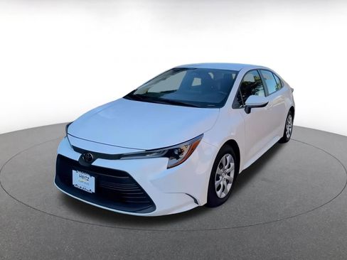 Used 2025 Toyota Corolla LE image 6