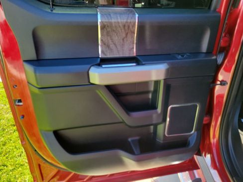 Used 2017 Ford F250 Lariat w/ Chrome Package image 10