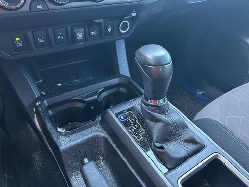 Used 2023 Toyota Tacoma TRD Off-Road w/ Technology Package AWD/4WD image 28