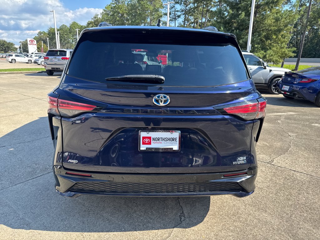 Certified 2021 Toyota Sienna XSE w/ XSE Plus Package AWD/4WD image 4
