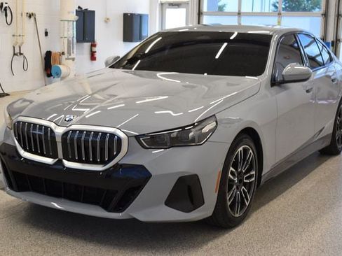 Used 2024 BMW 530i xDrive w/ M Sport Package AWD/4WD image 9