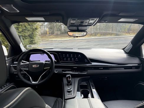 Used 2023 Cadillac Escalade Sport w/ LPO, ONYX Package image 15