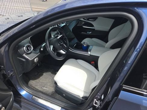 Used 2025 Mercedes-Benz C 300 4MATIC Sedan image 5