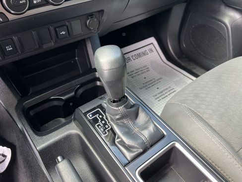 Used 2021 Toyota Tacoma SR AWD/4WD image 33