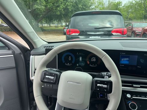 Used 2025 Hyundai Santa Fe SEL AWD/4WD image 36