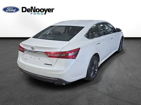Used 2018 Toyota Avalon Touring w/ Carpet Mat Package FWD image 6