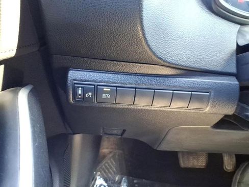 Used 2020 Toyota Corolla SE image 31