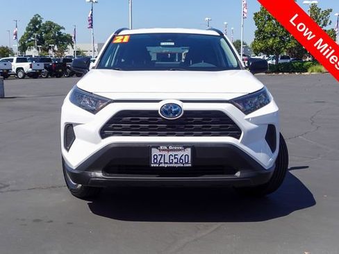 Certified 2021 Toyota RAV4 LE AWD/4WD image 3