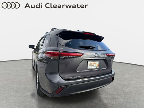 Used 2023 Toyota Highlander LE FWD image 8
