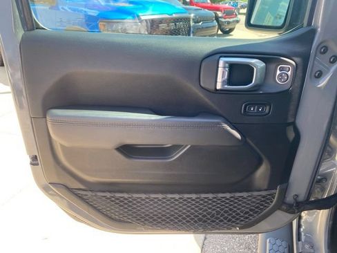 Used 2022 Jeep Wrangler Unlimited Sahara AWD/4WD image 10