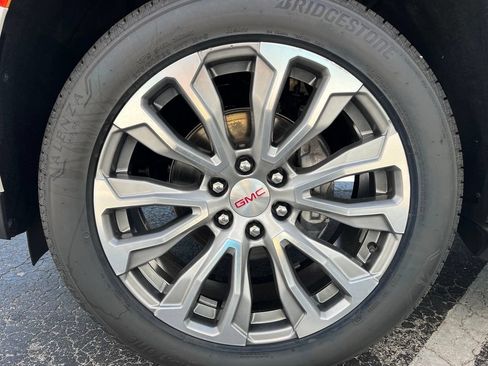 Used 2021 GMC Yukon Denali RWD image 32