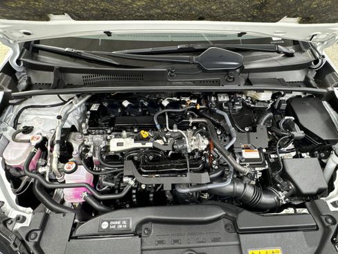 Used 2025 Toyota Prius LE AWD/4WD image 39