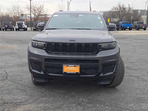 Used 2025 Jeep Grand Cherokee L Altitude image 4