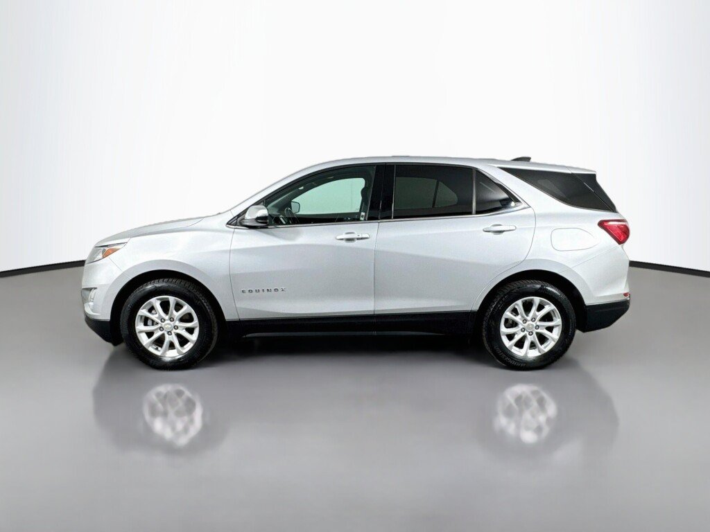 Used 2018 Chevrolet Equinox LT FWD image 2