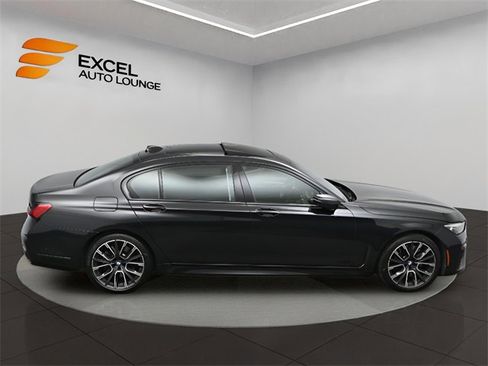 Used 2021 BMW 750i xDrive w/ Executive Package image 52