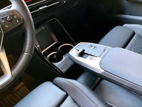 Certified 2025 BMW X2 xDrive28i image 17