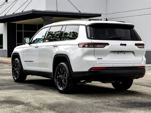 Used 2024 Jeep Grand Cherokee L Laredo image 7