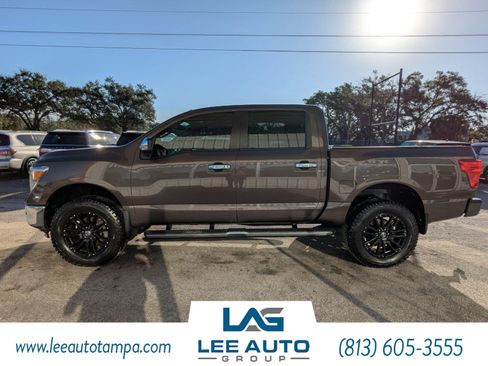 Used 2018 Nissan Titan SL image 7