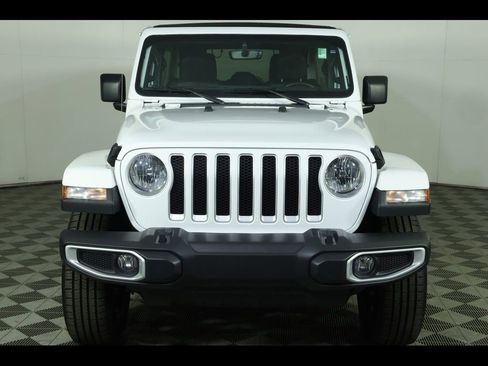 Used 2022 Jeep Wrangler Unlimited Sahara w/ Cold Weather Group AWD/4WD image 13