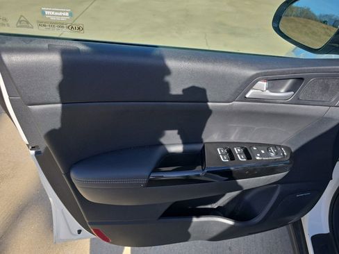 Used 2022 Kia Sportage EX w/ EX Technology Package image 18