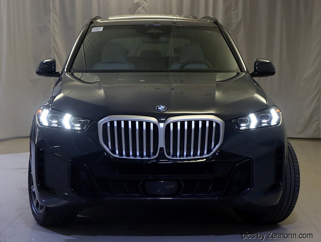 Used 2026 BMW X5 xDrive50e w/ M Sport Package AWD/4WD image 2