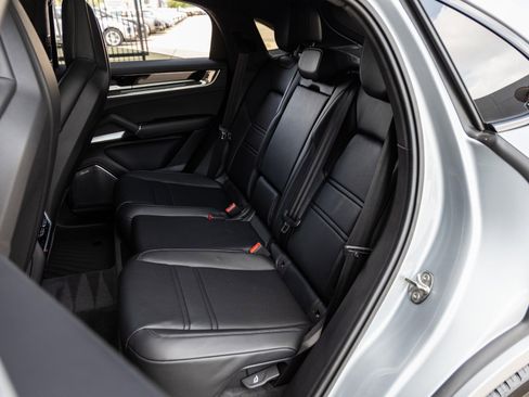 Certified 2025 Porsche Cayenne S image 40