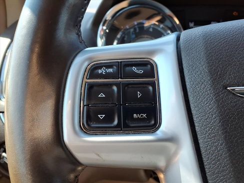 Used 2011 Chrysler Town & Country Limited image 21