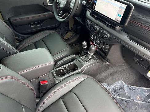New 2026 Jeep Wrangler Unlimited Rubicon AWD/4WD image 15