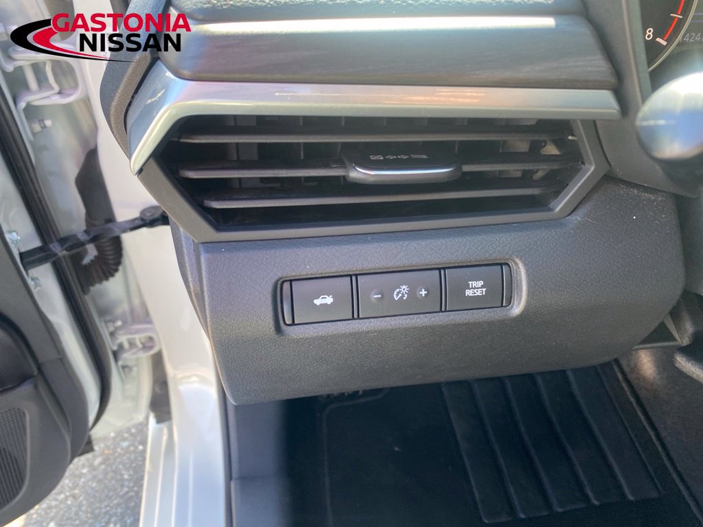 Used 2025 Nissan Altima 2.5 SV FWD image 21