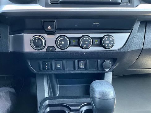 Used 2019 Toyota Tacoma SR5 AWD/4WD image 18