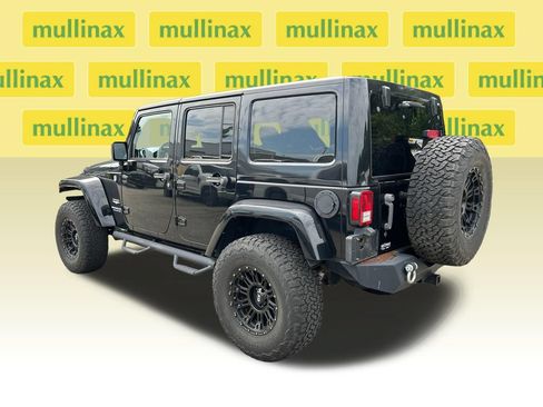 Used 2015 Jeep Wrangler Unlimited Sahara AWD/4WD image 3