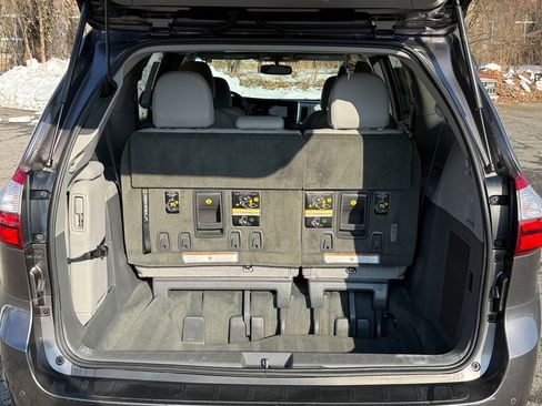 Used 2015 Toyota Sienna XLE w/ XLE Navigation Package image 27