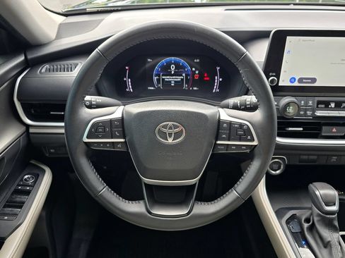 Used 2025 Toyota Grand Highlander AWD image 13