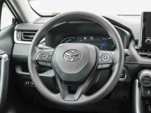 Used 2025 Toyota RAV4 XLE AWD/4WD image 17