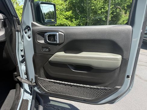 Used 2024 Jeep Gladiator Mojave AWD/4WD image 15