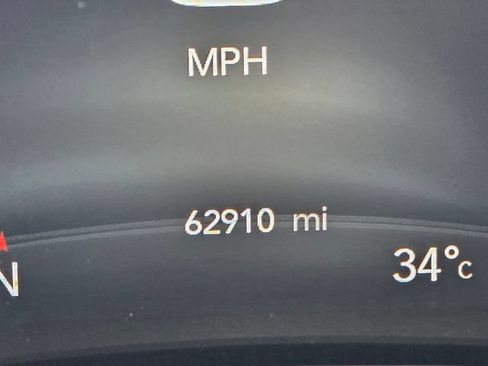 Used 2023 Chrysler Pacifica Touring-L FWD image 24