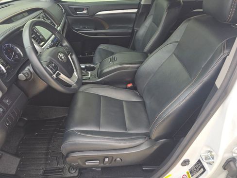 Used 2018 Toyota Highlander XLE image 4