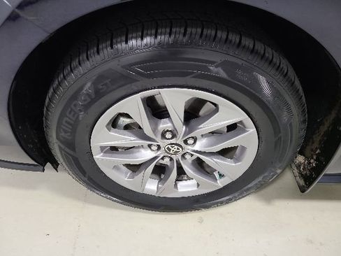 Certified 2021 Toyota Sienna XLE FWD image 40