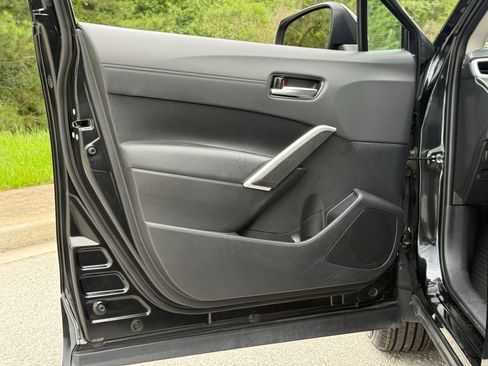 Used 2025 Toyota Corolla Cross XLE FWD image 20