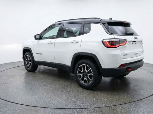 Used 2025 Jeep Compass Trailhawk AWD/4WD image 6